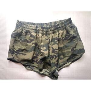 OFFLINE By Aerie 2" Hot Stuff Camouflage Shorts - Size L